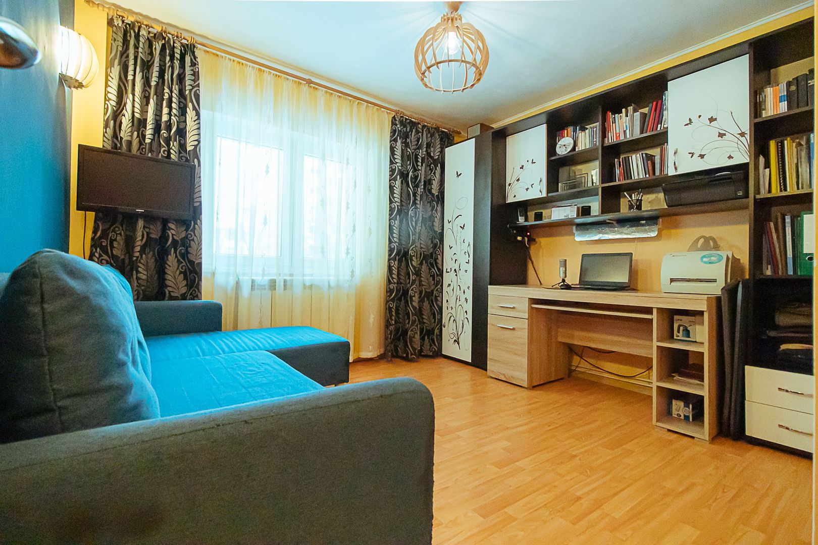 La poalele Tâmpei,  având în apropiere parc, magazine, stație autobuz - Poză 2