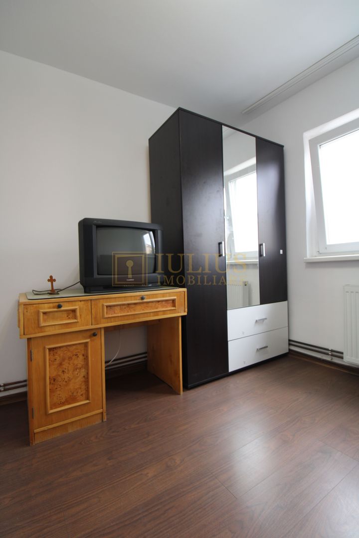 Zona Lipovei, 4 camere + 2 bai, centrala proprie - Poză 9