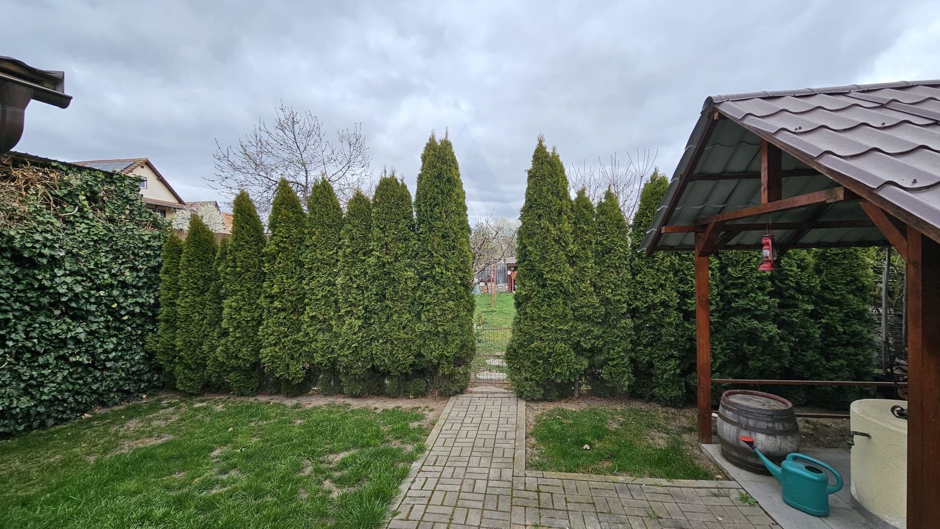 Casa 5 camere 3 bai garaj inchis si teren 700 mp utili in Lazaret - Poză 20