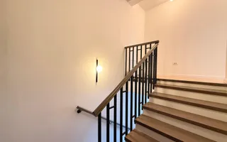 Casa moderna si cocheta. Locatie excelenta. Curte amenajata. Loc de parcare. - Poză 13