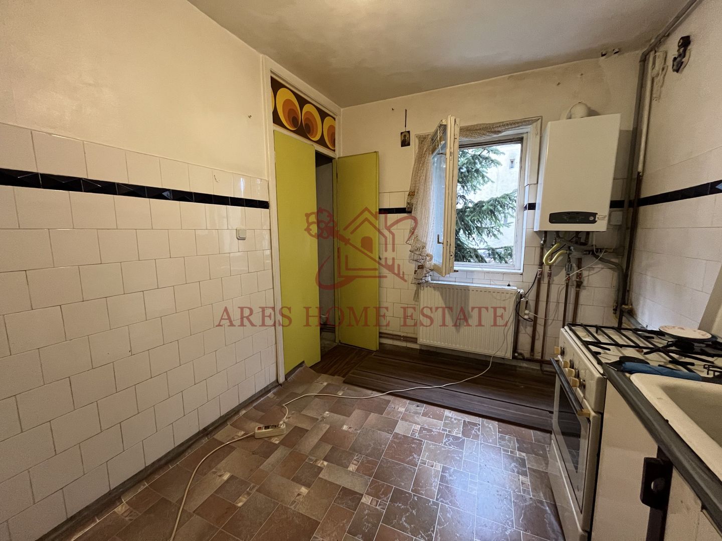 Etaj 1, 3 camere, spatios, 2 băi, centrală proprie – zonă excelentă - Poză 11