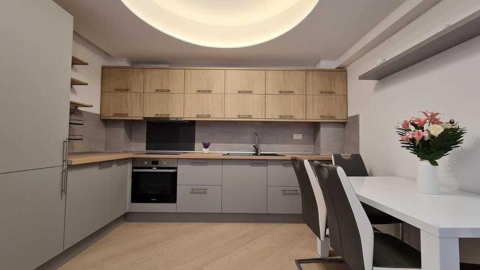 De inchiriat - Ap. 3 camere in Cortina North - Poză 2