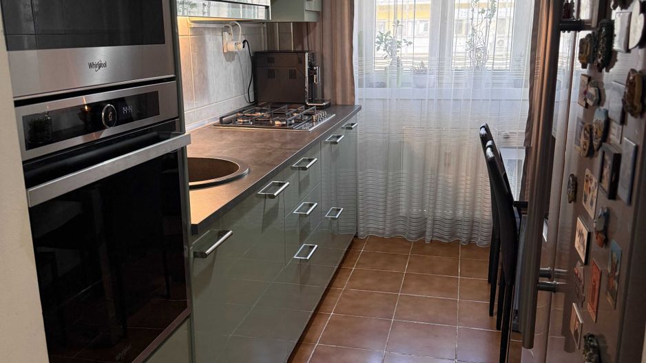 Vanzare apartament 2 camere in Titan-Buhusi, bloc 1978, mobilat, utilat, parcare - Poză 3