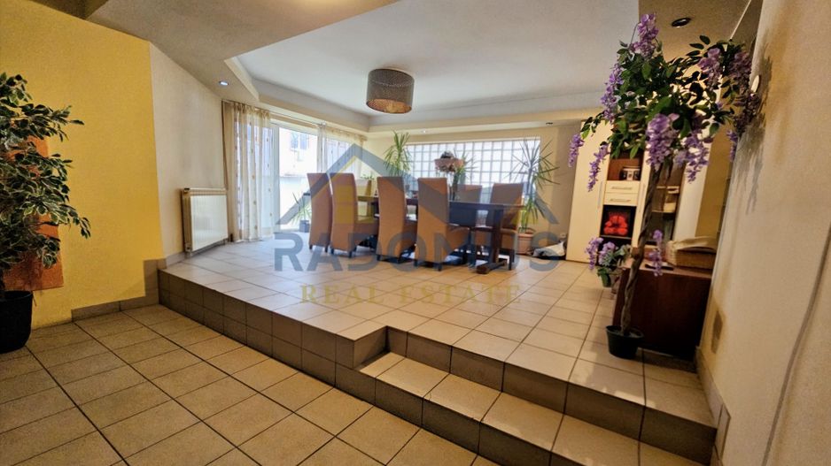 Vilă spațioasă, central, ideală pentru activități comerciale/birouri - Poză 4