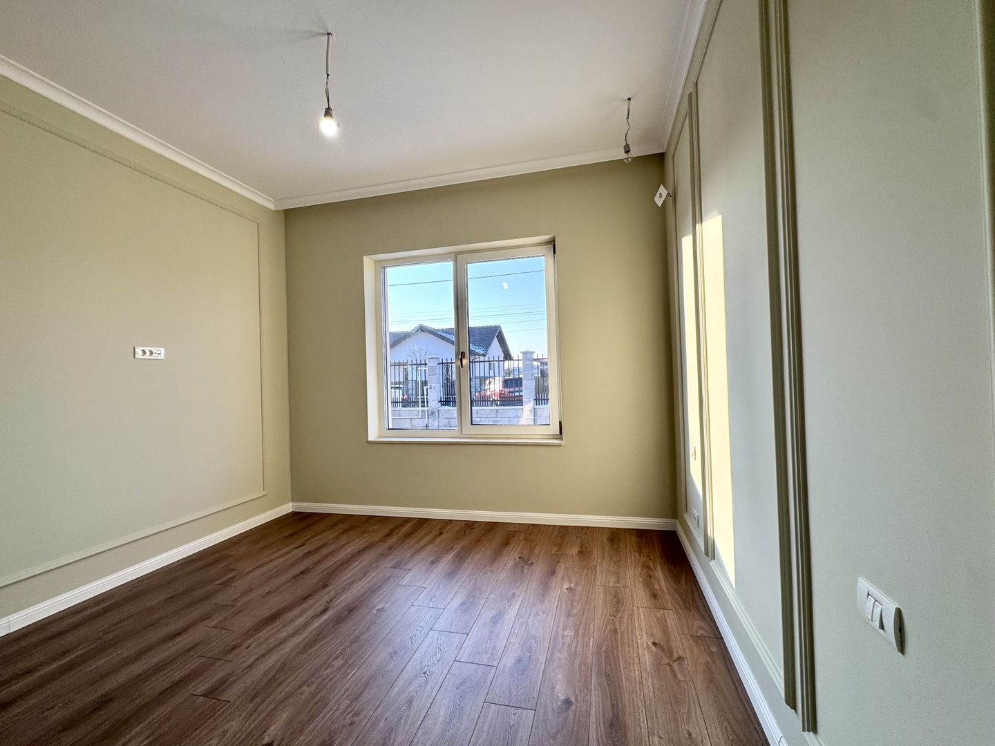 Duplex modern cu grădină, la intrare în Moșnița Nouă - Poză 17