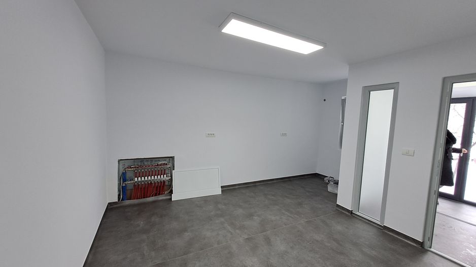 Spatiu Comercial pretabil cabinet medical Cetatii-Torontalului - Poză 1