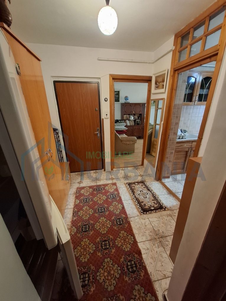 Apartament cu 2 cam D Dacia peste stradă de Biserică - Poză 8