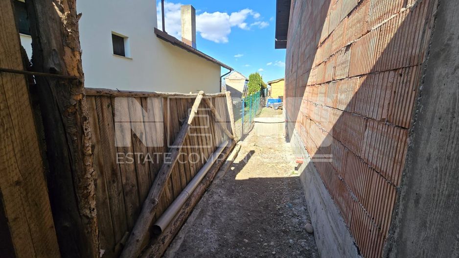 Casă la roșu la 165000 euro I Pe teren de 32 de ari I Măneuți - Poză 15