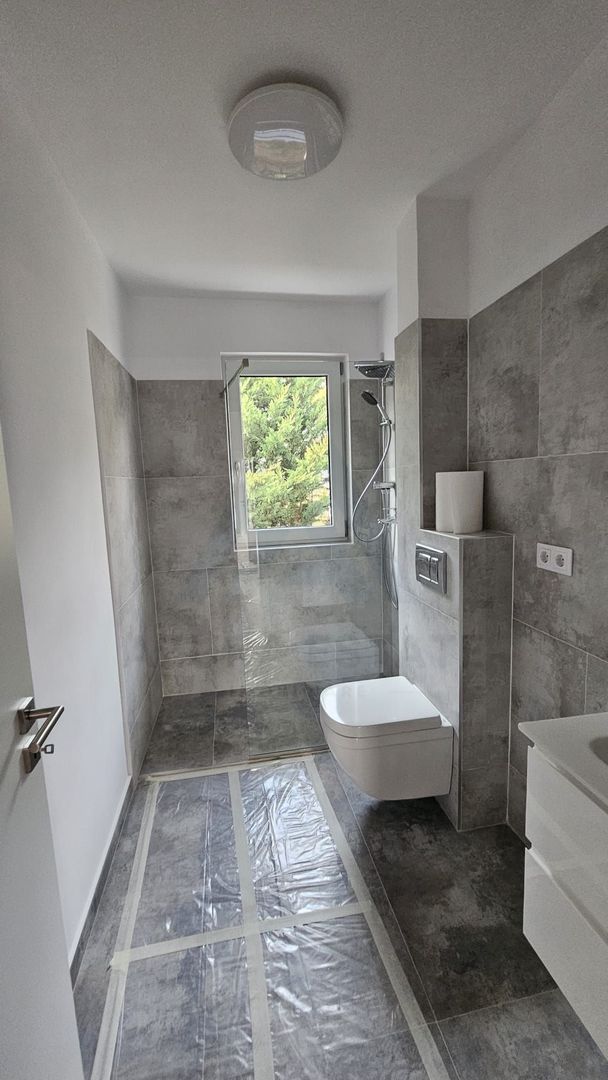 Apartament modern 3 camere 2 bai  terasa acoperita etaj 1 in Cristian - Poză 9