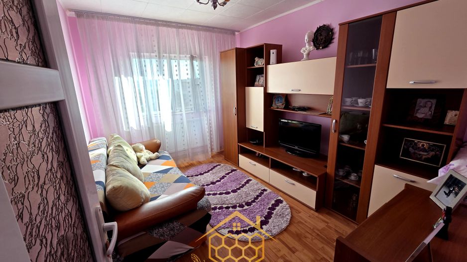Apartament cu 3 camere in zona centrala - Filiasi - Poză 9