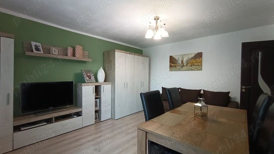 Vând apartament decomandat cu 3 camere, micro 16. - Poză 1