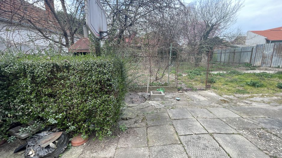 Casa de vanzare cu teren 572 mp si front generos 21 ml - Poză 5