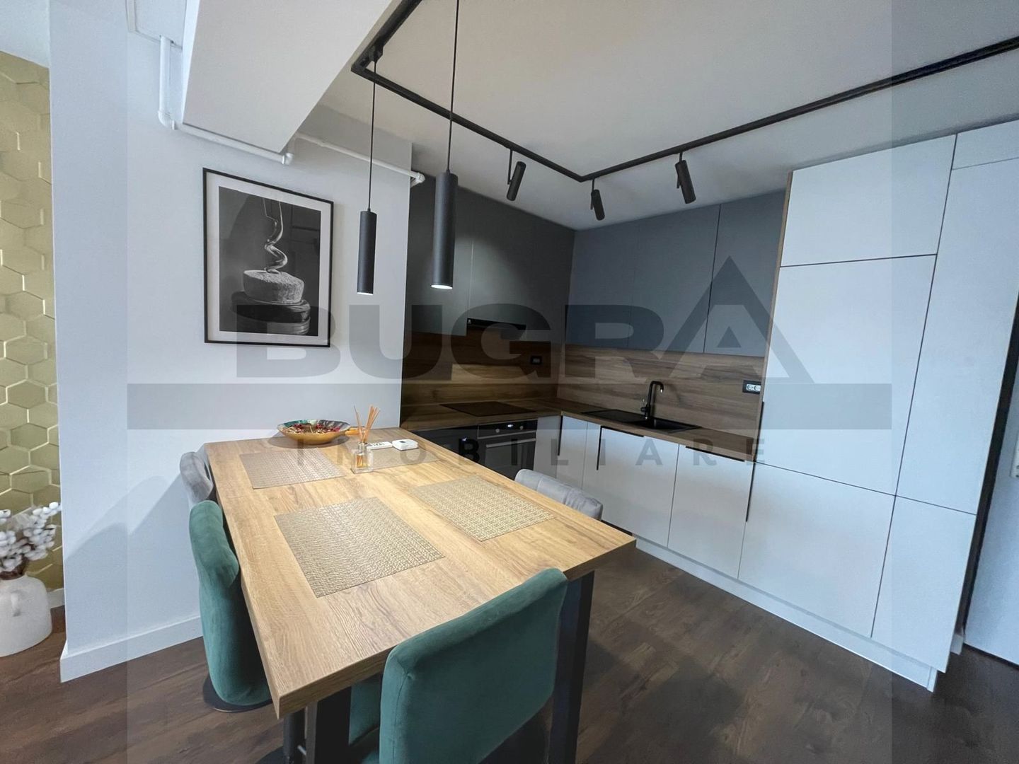 Apartament de 3 camere ultrafinisat, 72mp, parcare, zona Golden Tulip - Poză 3