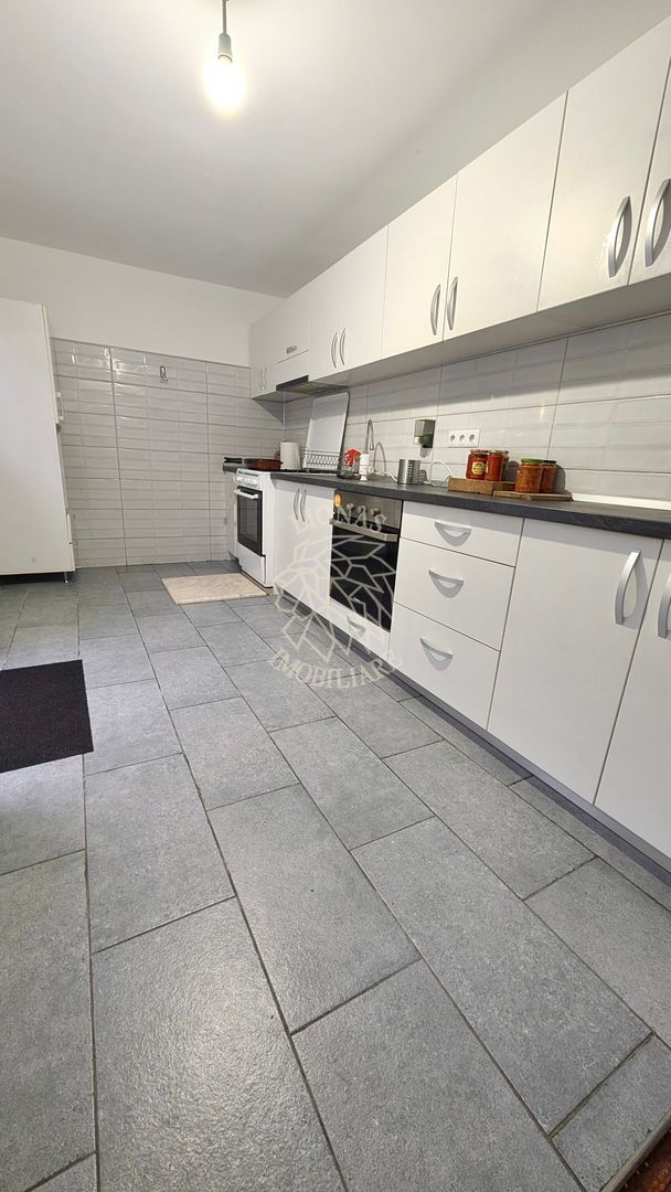 Casa 6 camere 244 mp+ Spatiu Comercial- teren 500 mp-Zona Han - Poză 10