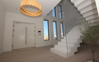 Casă / Vilă cu 8 camere de vânzare în zona Est - Poză 2