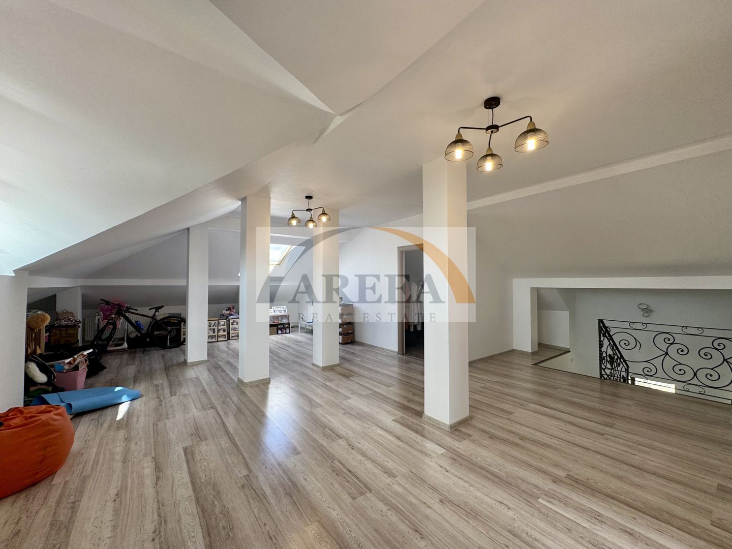 Berceni - VILĂ UNICAT, spațioasă, curte 1.000 mp, la 7 min metrou - Poză 35