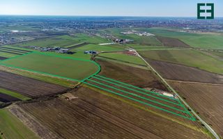 Teren intravilan cu acces la Drum Județean DJ 709 - 275200 mp - Poză 2