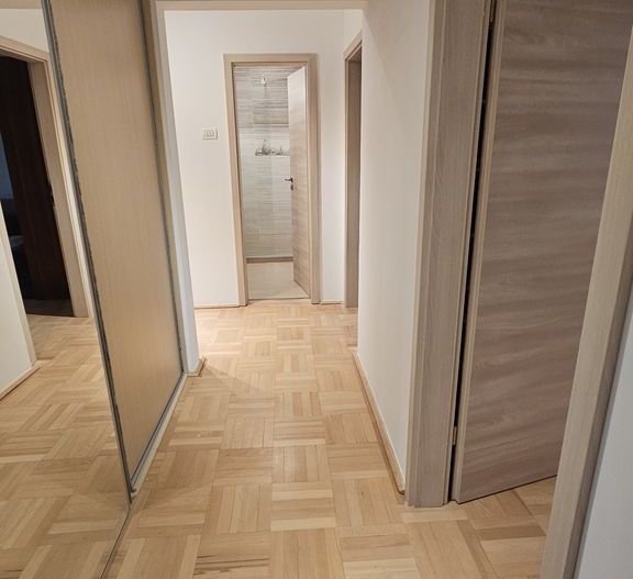 De inchiriat un apartament cu 4 camere, Lujerului, parcare inclusa - Poză 9