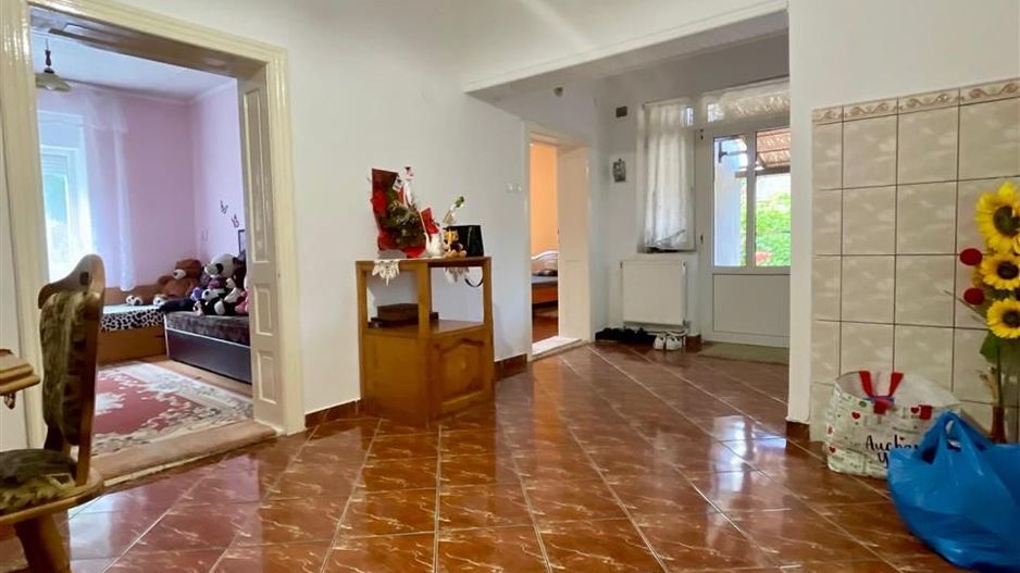 Casa cu 4 camere si livada la 25 km de Oradea - Poză 11