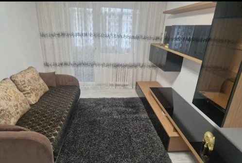 Inchiriez apartament 3 camere - Poză 1