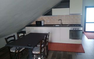 Inchiriez mansarda la casa - Poză 4