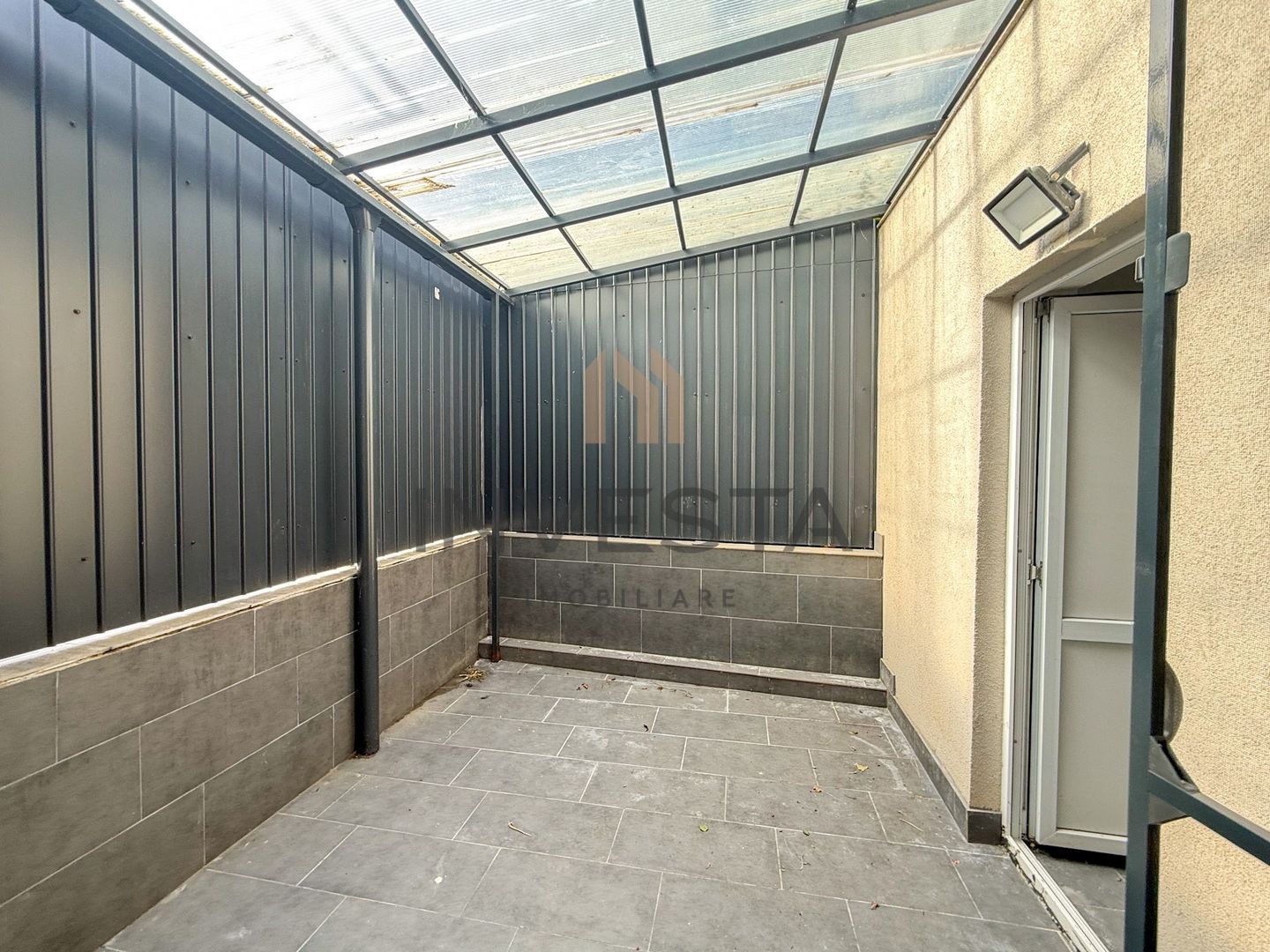 Casa insiruita cu finisaje moderne in cartierul Europa! - Poză 17