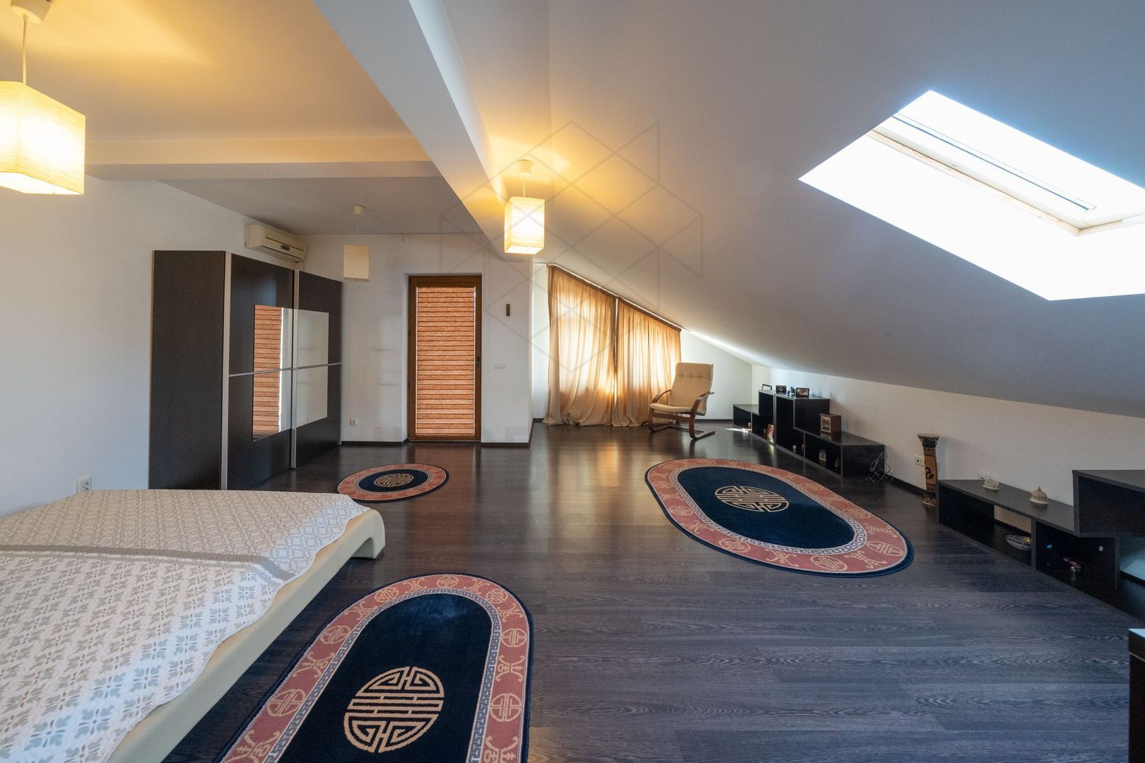 Casa spatioasa 515 mp langa metrou 1Mai - Poză 26