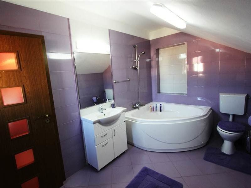 Vila spațioasă la intrare în Dumbravita - Poză 13