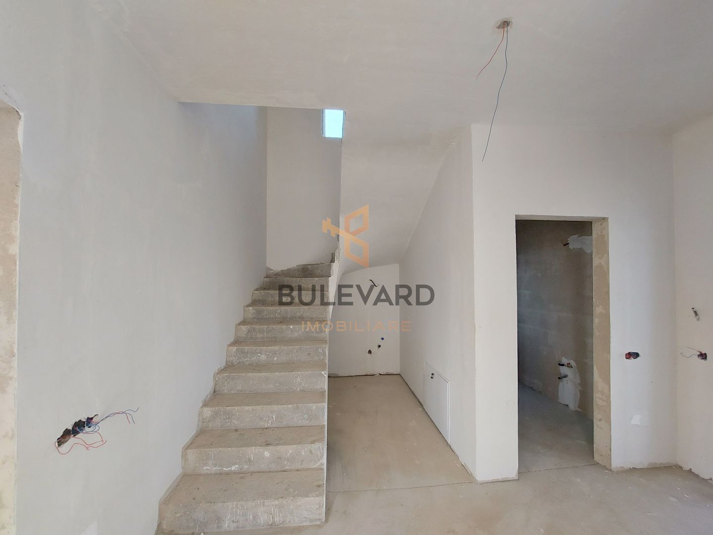 Case individuale cu teren de 440 mp+apartament la demisol! - Poză 11