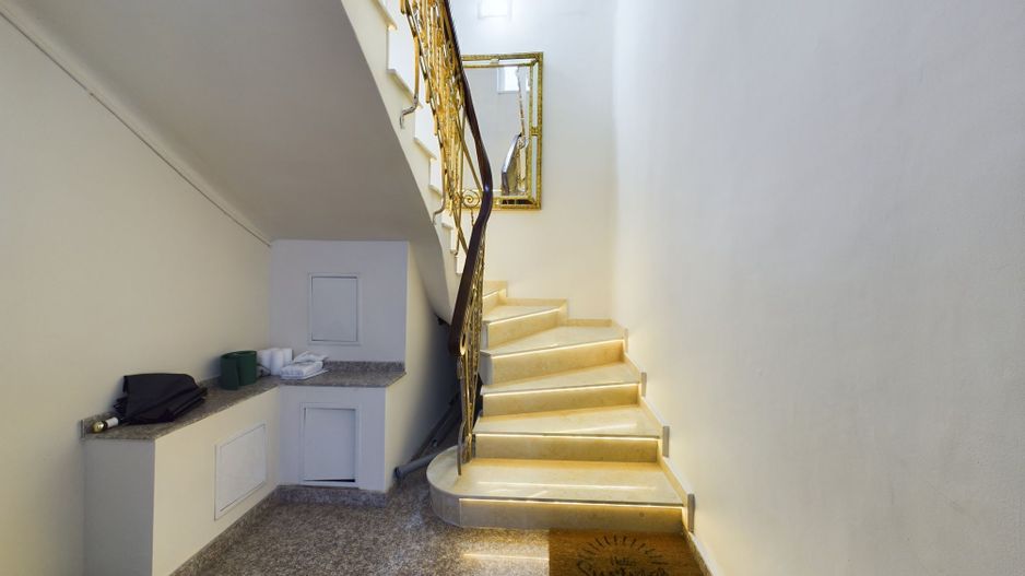 Apartament Central Renovat – Spațiu Generos la Piața Unirii - Poză 9