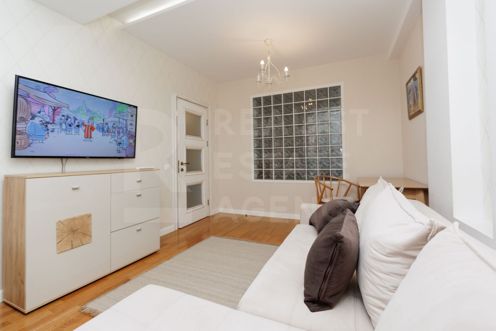 Chirie, apartament, 3 camere, strada  Independentei, Botanica. - Poză 1