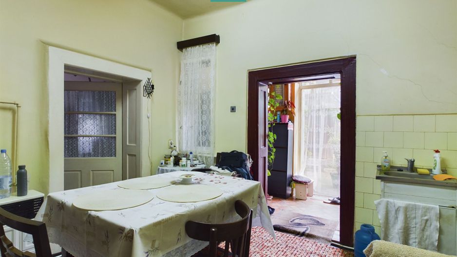 Apartament la casă cu 4 camere în Pârneava - Poză 4