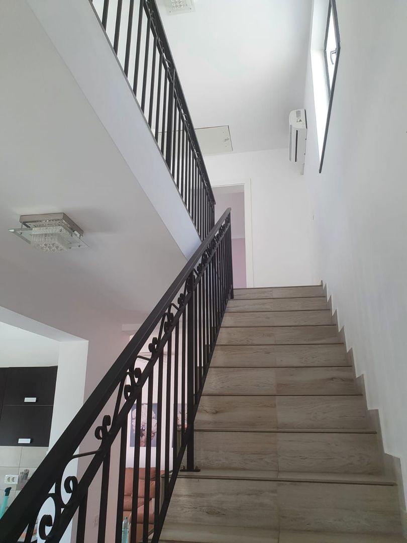 Casa cu 4 camere si garaj - Poză 14