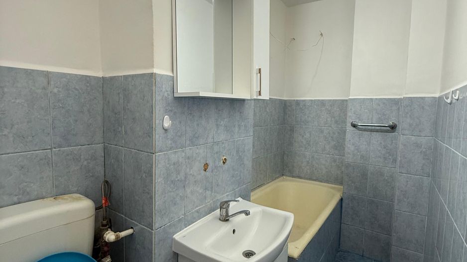 Chirie, apartament, 1 camera, 30 mp, Traian Lalescu Oradea. 250 E/lună - Poză 8