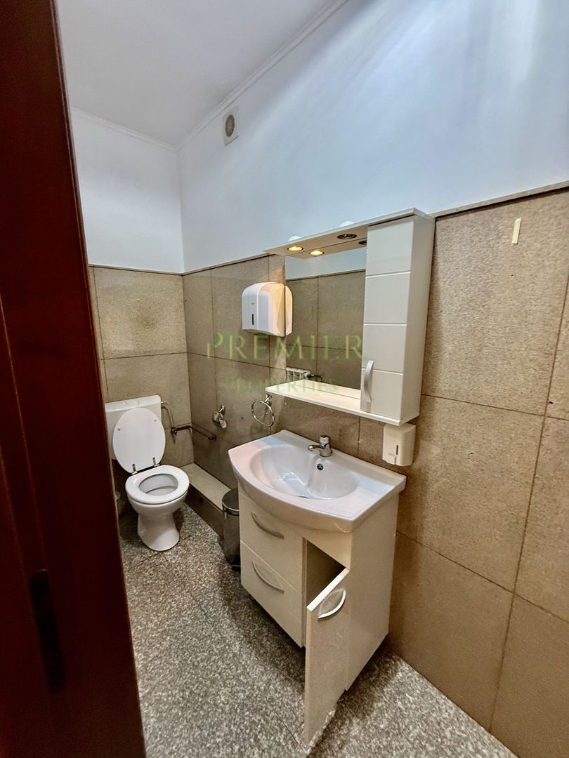 Casă de vânzare  pretabilă pentru clinica, cabinet medical, birouri - Poză 12