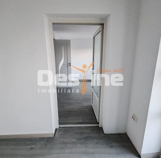 Imobil compus din casa si 1800mp teren in Suburbia Brodoc, judet Vaslui - Poză 4