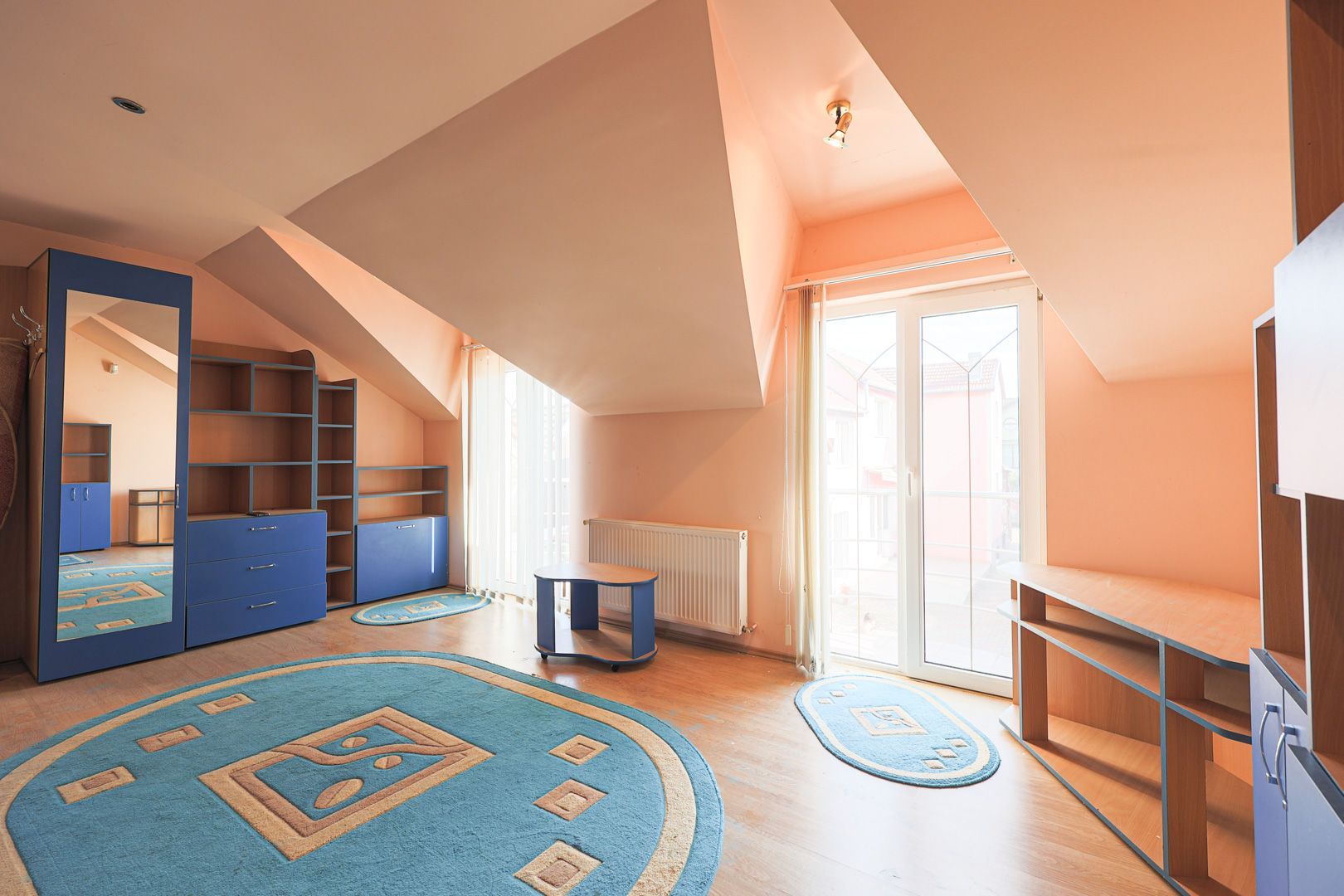 Vilă cu 6 camere în zona rezidențială - Poltura - Poză 12