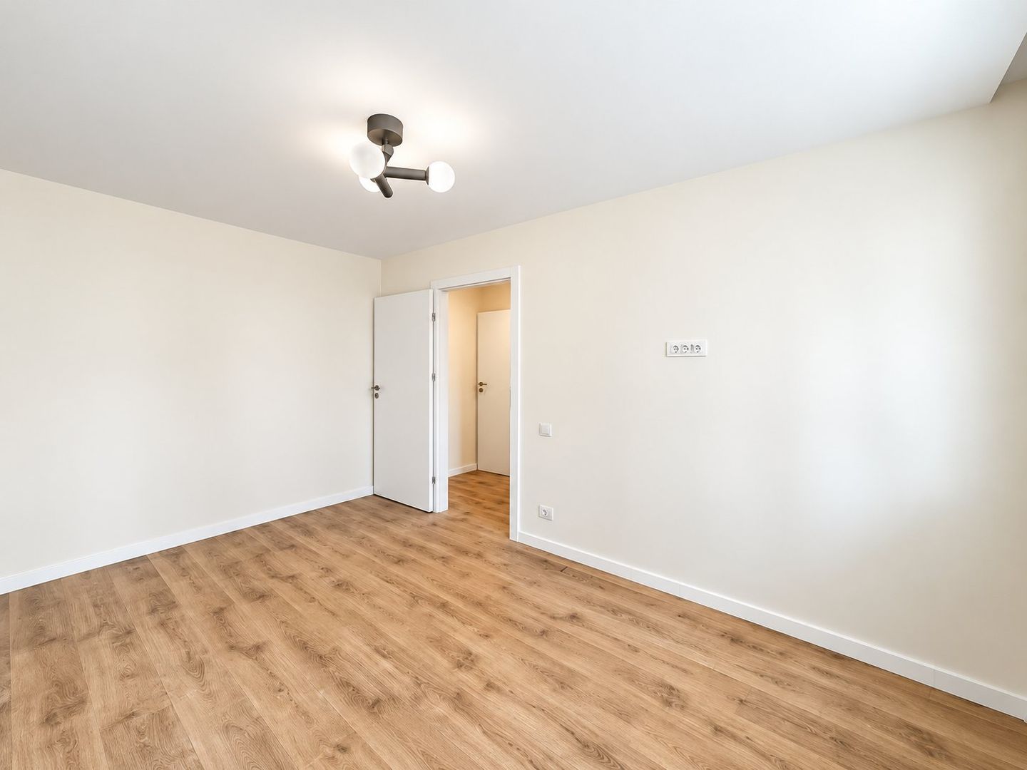 Apartament de vânzare în Drumul Taberei Strada Sibiu • Metrou Favorit - Poză 22