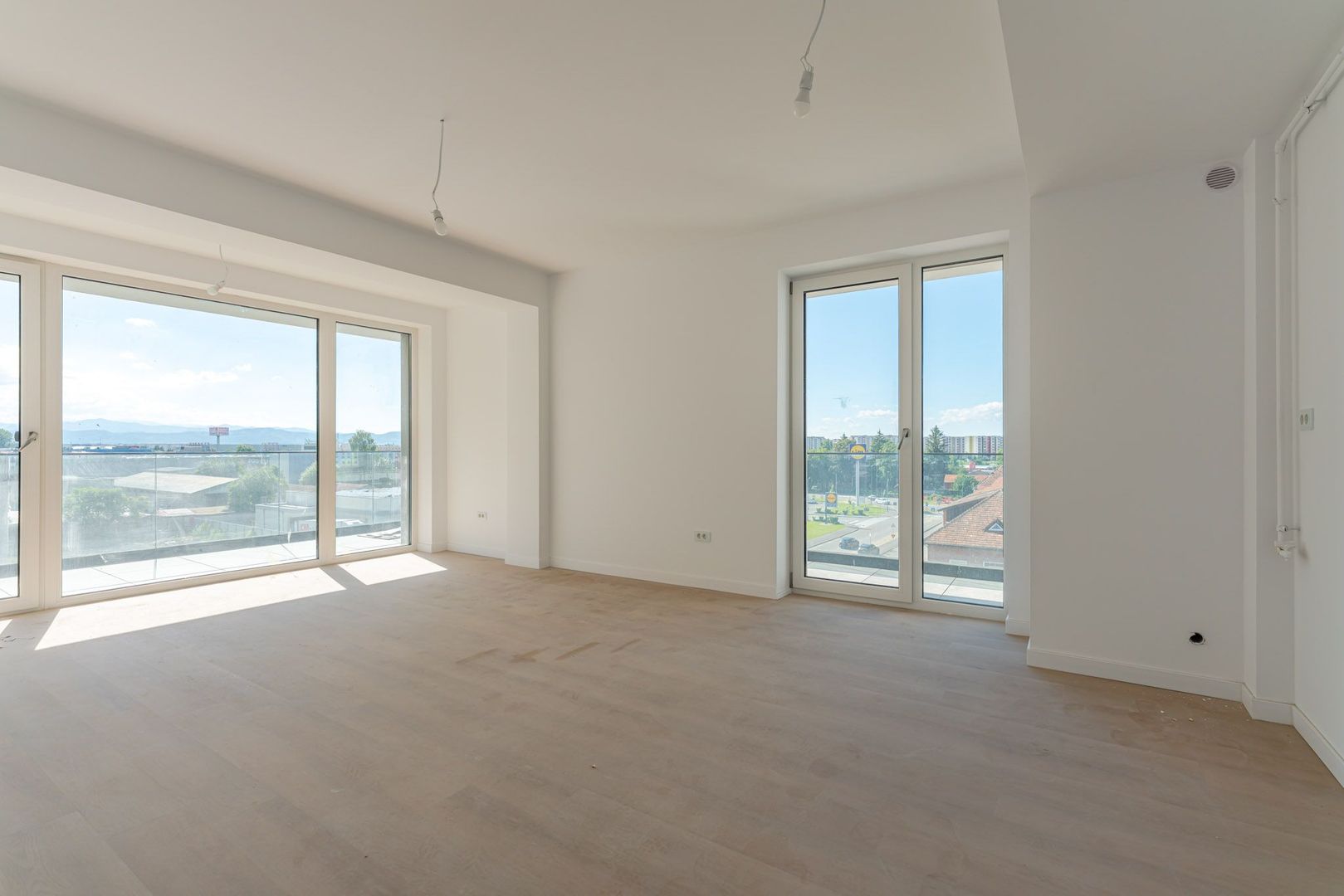 Apartament 2.5 Camere Sala Polivalentă | 59 mp Util + 18 mp Balcon - Poză 2