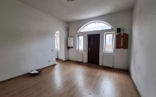 Casa cu 4 camere, zona Central - Poză 11