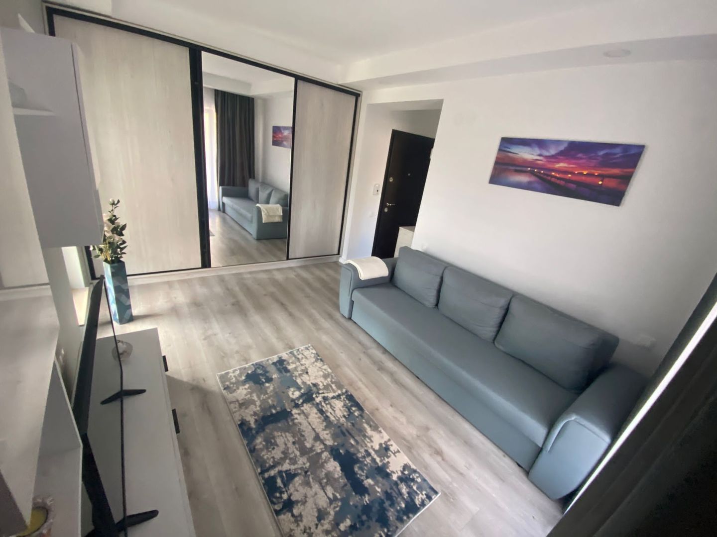 COSMOPOLIS - Apartament Tip studio cu 123 mp gradina,complet mobilat - Poză 1