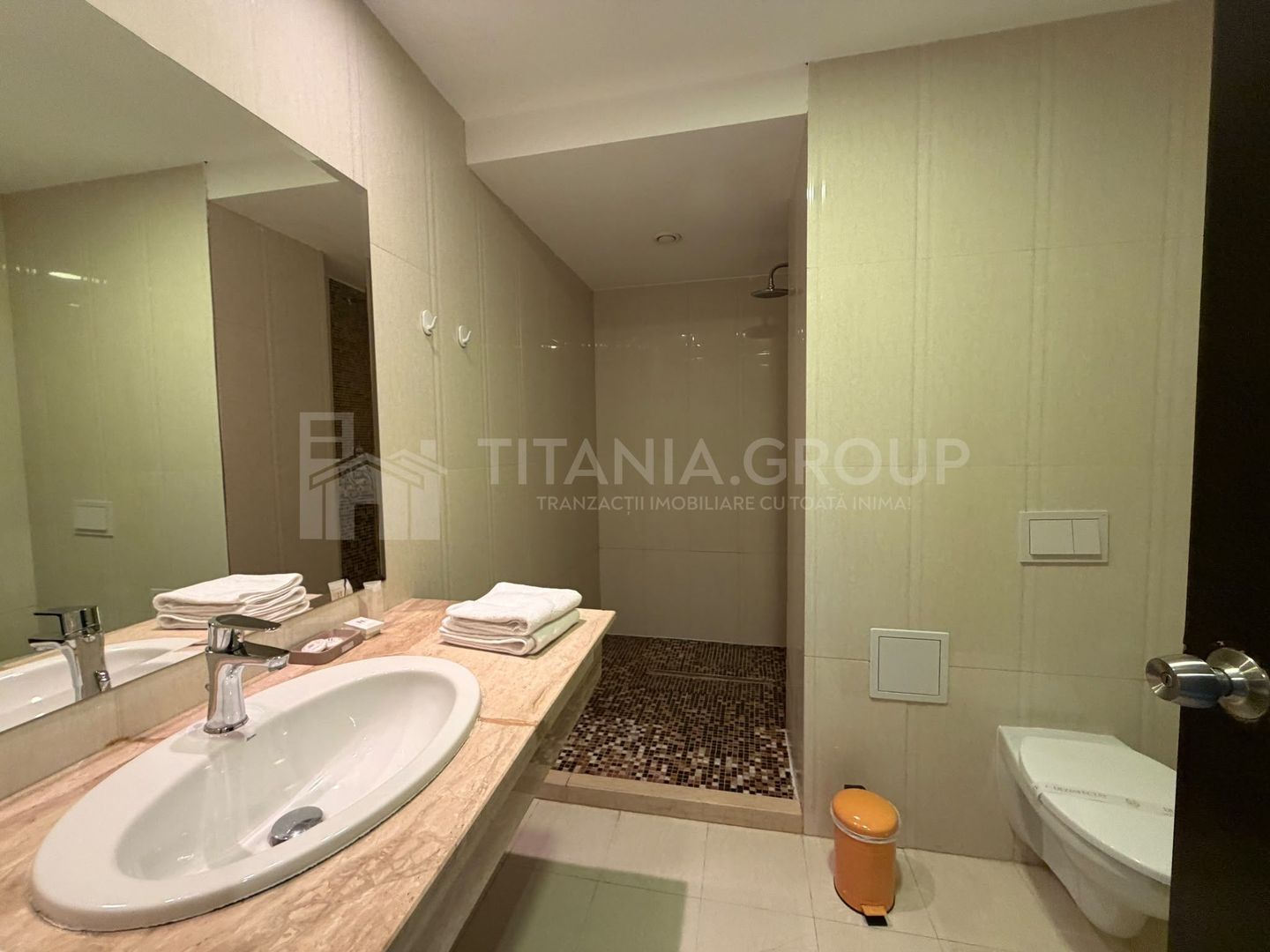 Hotel 4 stele, complet echipat, 85 camere, teren 5000 mp - Predeal - Poză 12