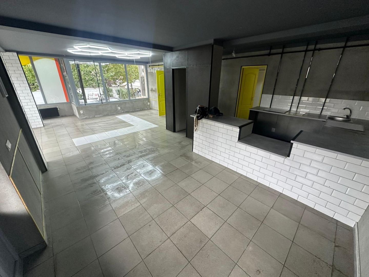 SPATIU COMERCIAL, 94 MP UTILI, BLOC NOU, CENTRALA TERMICA, PARTER - Poză 1