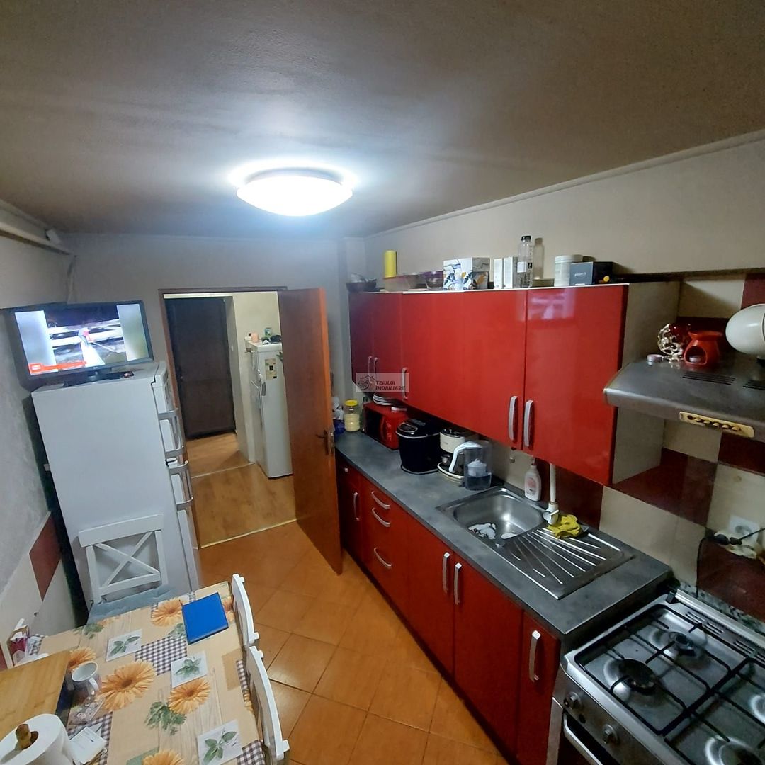 De vanzare 4 camere/97 mp utili/Scoala 10/Focsani/et 3/4 - Poză 2