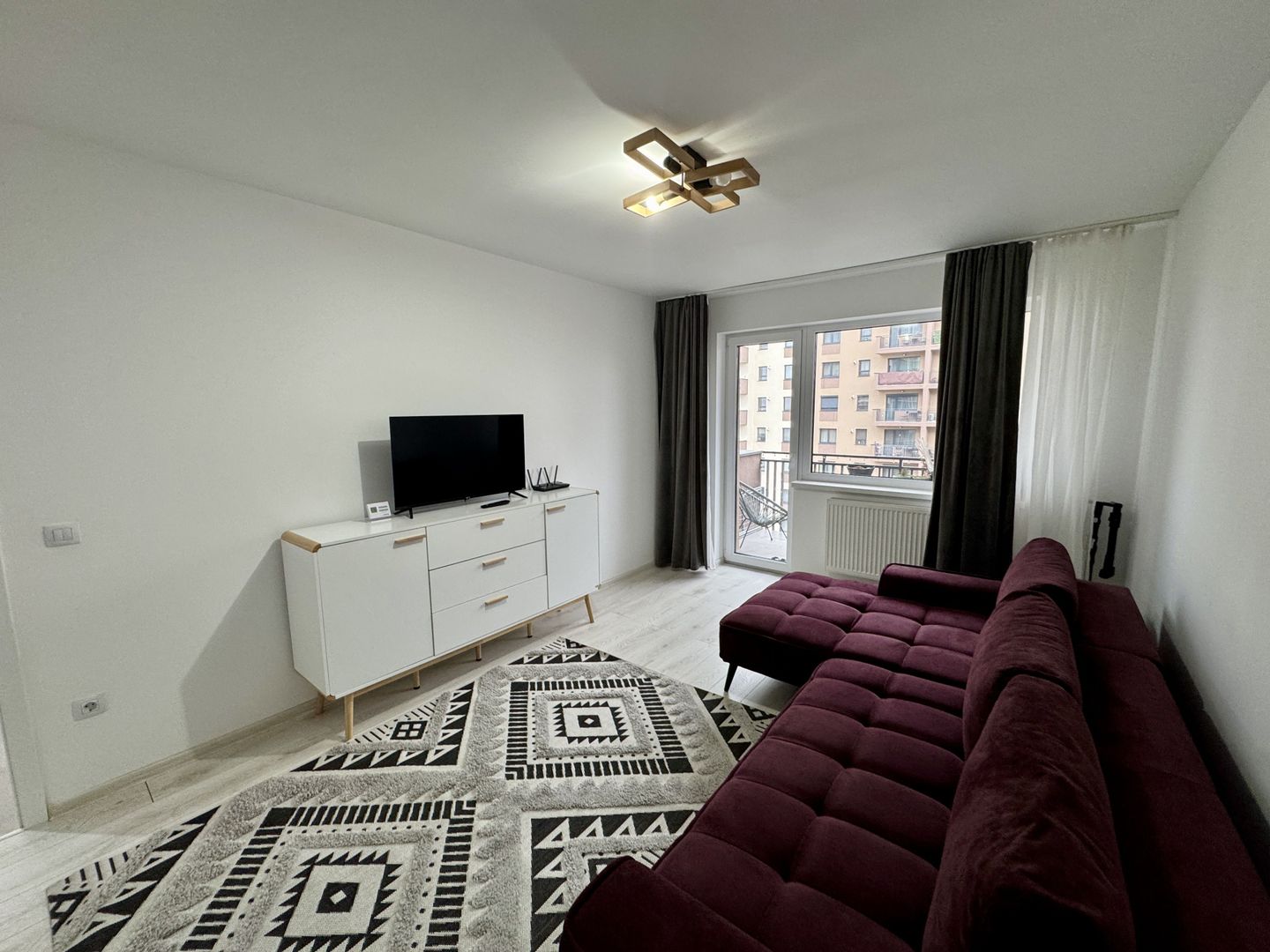 Apartament cu 2 camere, decomandat, in Tractorul - Poză 1