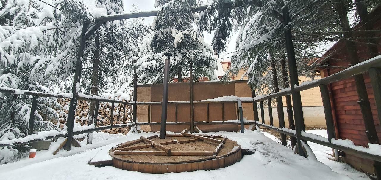 Cabană de vânzare-complet utilată, ideală pentru regim hotelier. - Poză 21