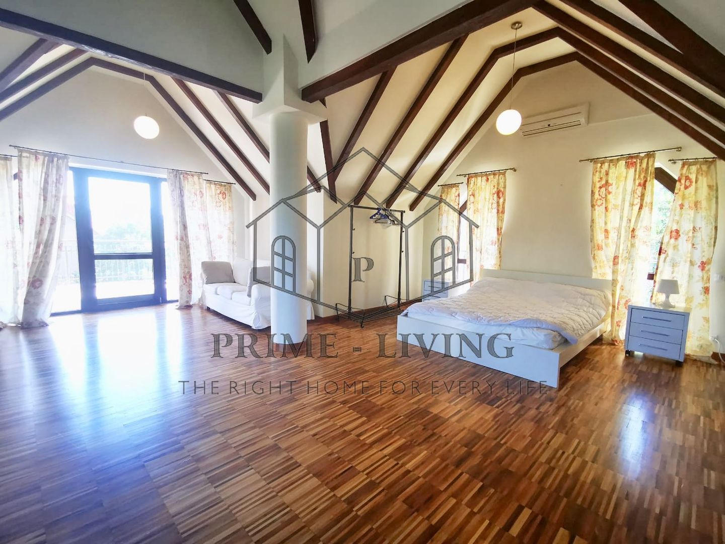 DE INCHIRIAT VILA CU 8 CAMERE, PISCINA SI GRADINA DE 1000MP IN PIPERA - Poză 13