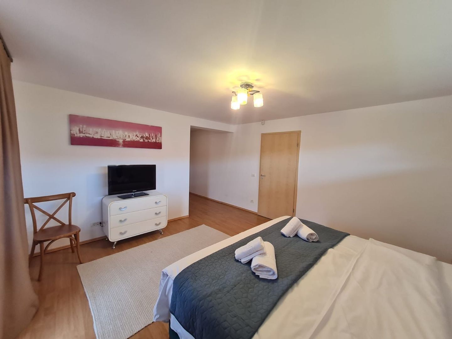 Vila spațioasă și recent renovată în Ghiroda! - Poză 69