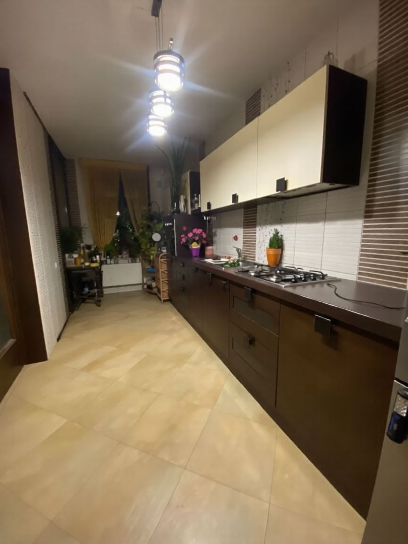 Casă modernă, finisaje premium – structură pe 5 niveluri - Poză 4