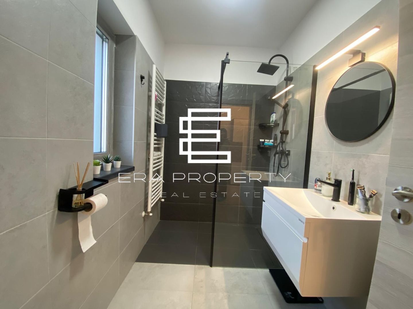 Duplex modern Șelimbăr cu panouri fotovoltaice – costuri minime la energie - Poză 17